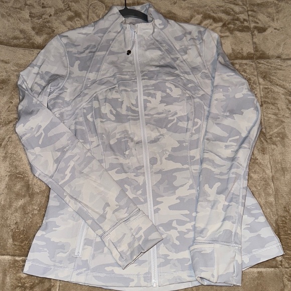 Lululemon - Picture 2 of 5